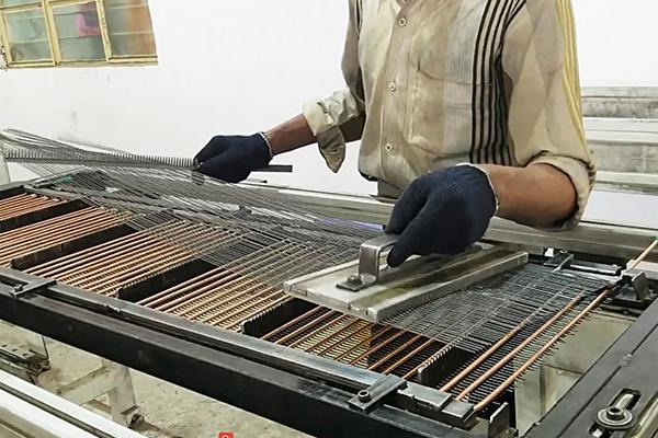 Linia produkcyjna skraplacza do rur chłodniczych Maszyna, spawarka i giętarka 5