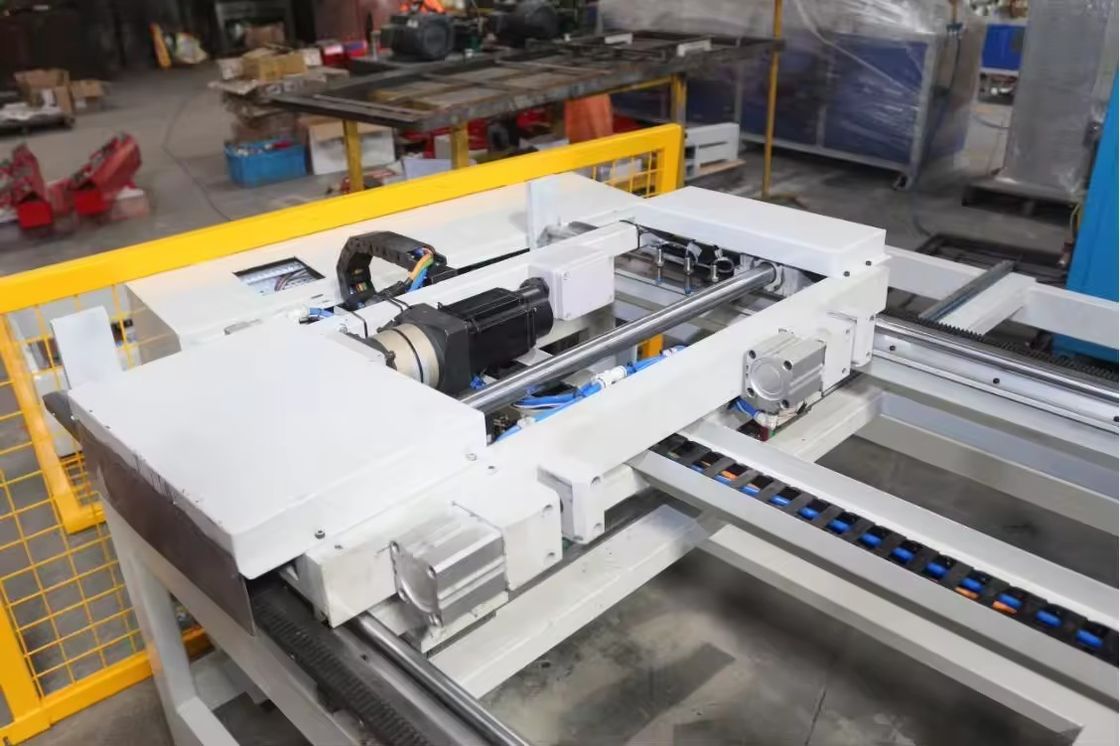 Siedem 7-osiowe CNC Spot Maszyna spawalnicza podwójne głowice automatyczne blachy metalowe do stojaku przysiadowego