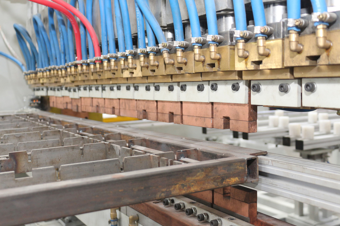 Hwashi Automatyczna Maszyna do spawania zestawów sieci drutowej z wieloma głowami